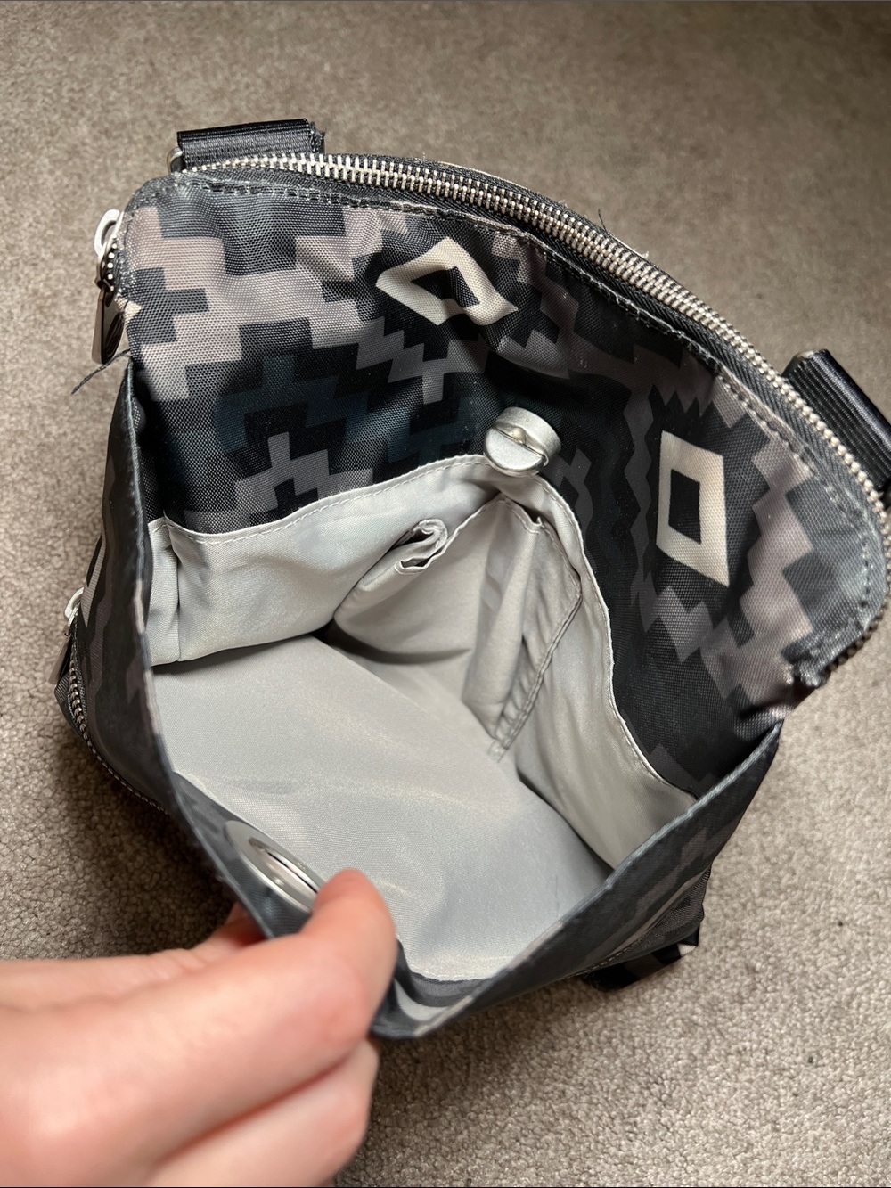 Baggallini Crossbody Bag Southwest Print Travel Bag Black Grey - Picture 6 of 6
